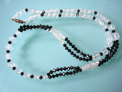 Long ART DECO Glass Beaded Flapper Necklace